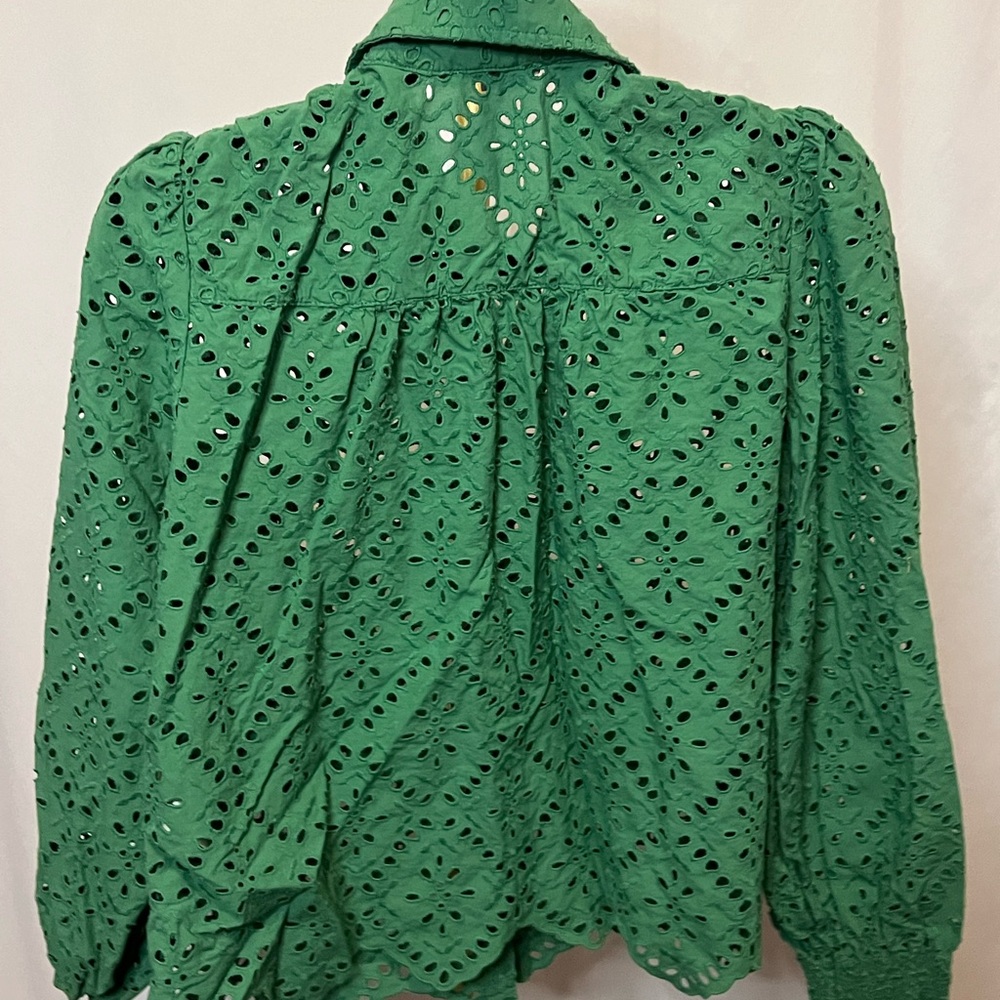 Chico’s eyelet billow sleeve shirt, green, size 8, 19” pit to pit  (B4) - Picture 5 of 7